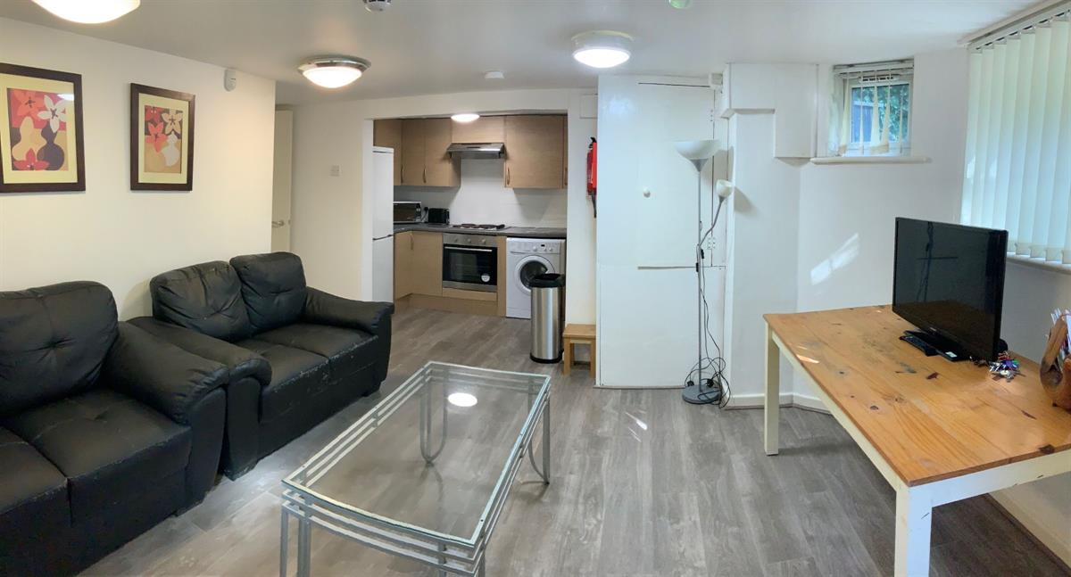3 bed 1st Floor Flat for rent in Manchester. From Buraq Estates