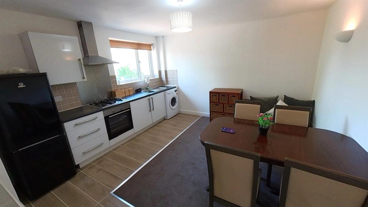 3 bed 1st Floor Flat for rent in Manchester. From Buraq Estates