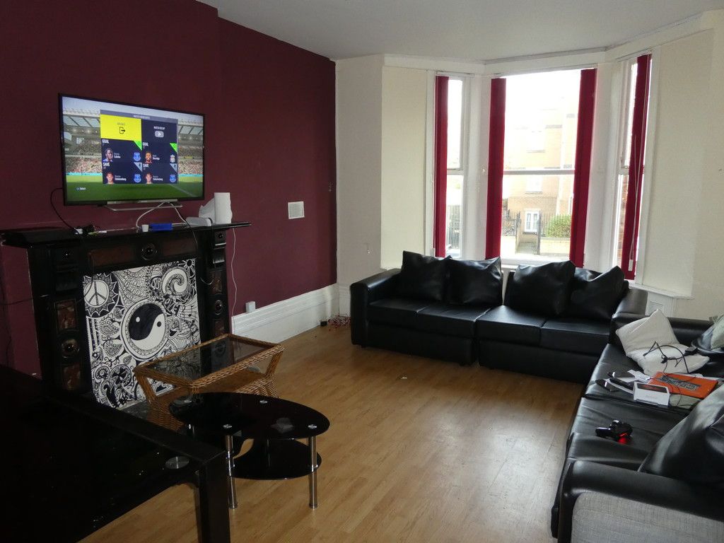 7 bed Semi Detached for rent in Manchester. From Buraq Estates
