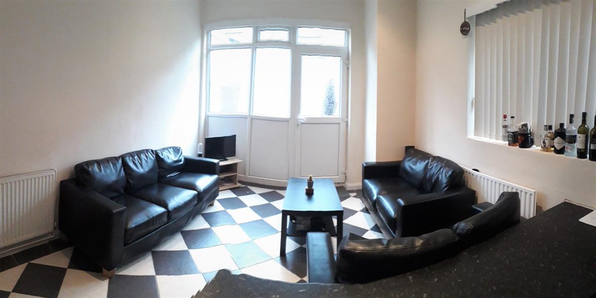 5 bed Mid Terraced House for rent in Manchester. From Buraq Estates
