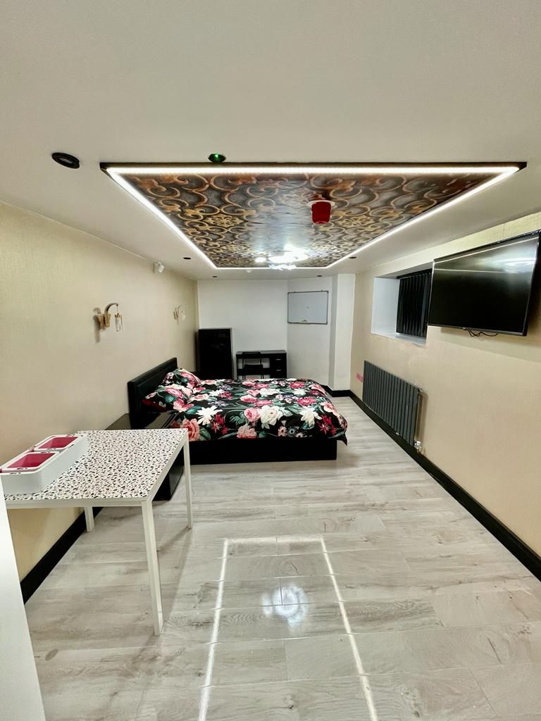 7 bed Mid Terraced House for rent in Manchester. From Buraq Estates