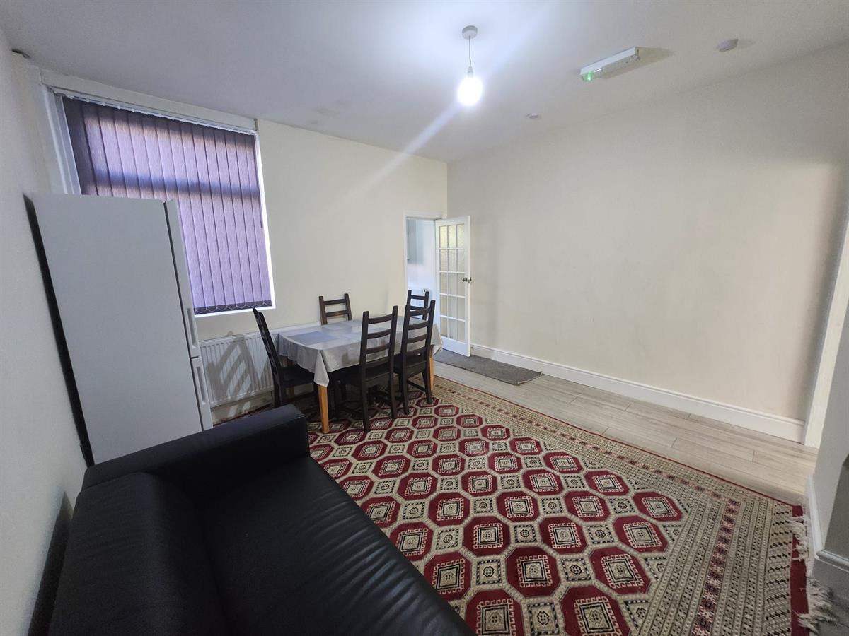 3 bed Mid Terraced House for rent in Manchester. From Buraq Estates