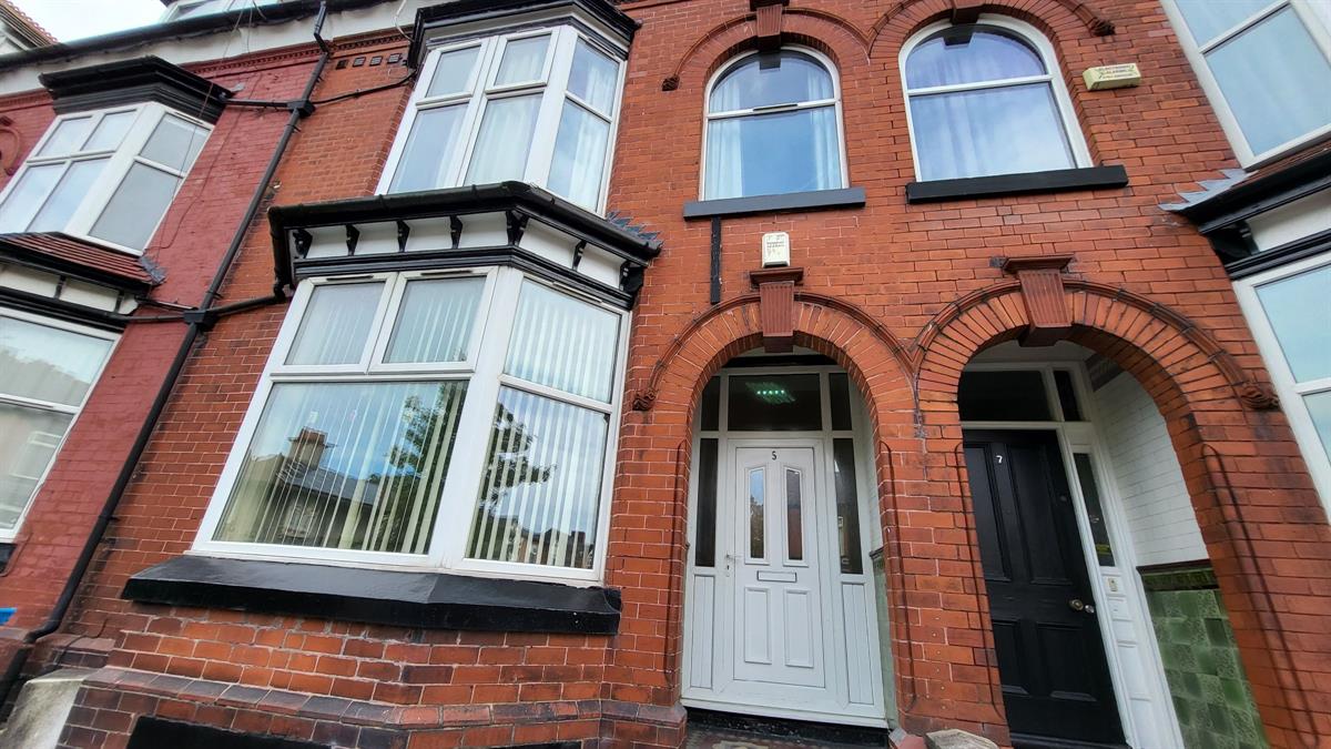 8 bed Mid Terraced House for rent in Manchester. From Buraq Estates 8 bed Mid Terraced House for rent in Manchester. From Buraq Estates