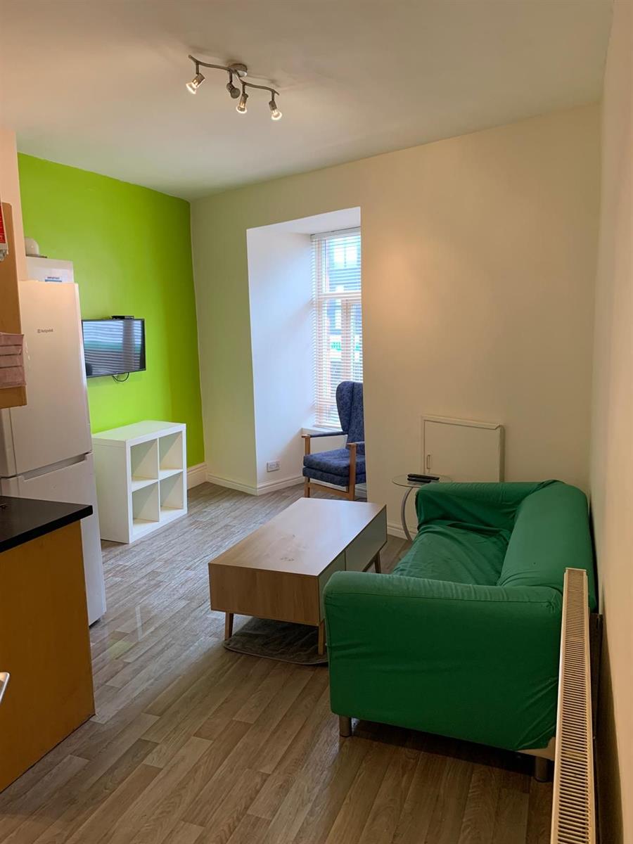 4 bed 1st Floor Flat for rent in Manchester. From Buraq Estates