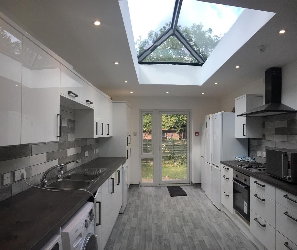 8 bed Semi Detached for rent in Manchester. From Buraq Estates 8 bed Semi Detached for rent in Manchester. From Buraq Estates