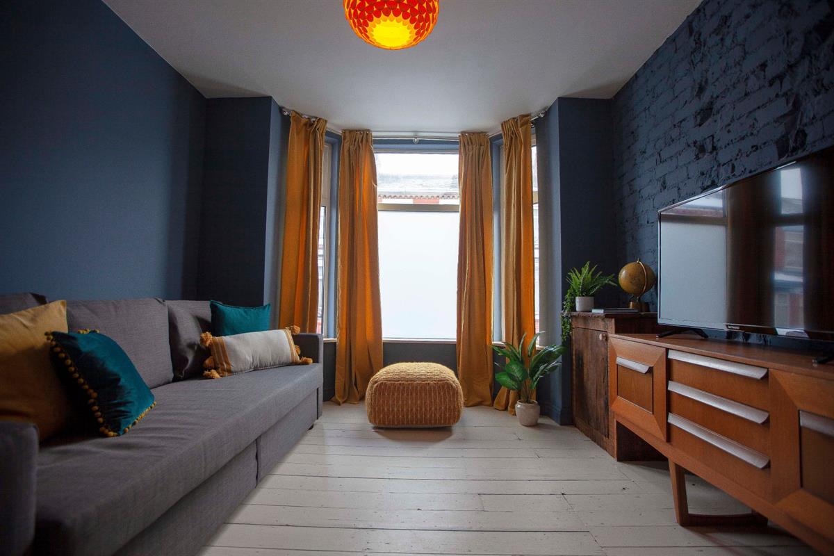 6 bed Mid Terraced House for rent in Manchester. From Buraq Estates