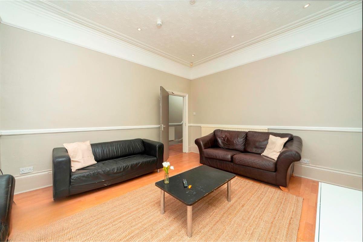 7 bed Mid Terraced House for rent in Manchester. From Buraq Estates