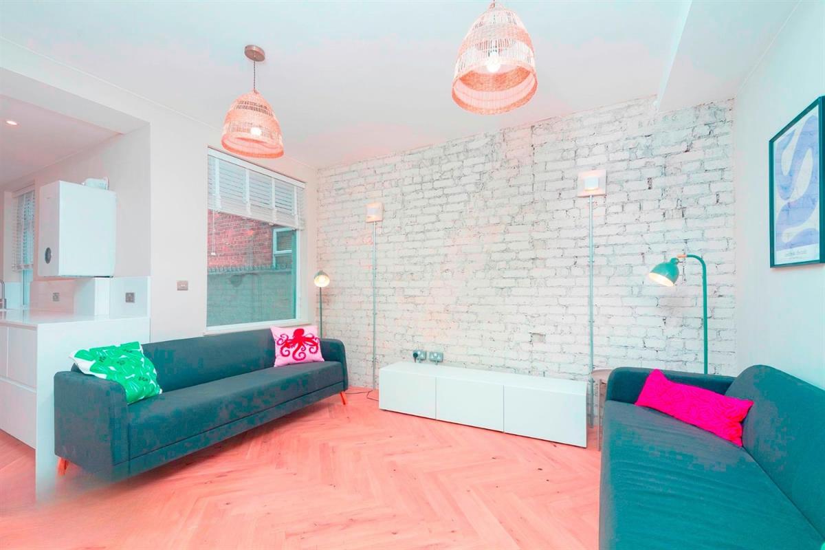 8 bed Mid Terraced House for rent in Manchester. From Buraq Estates