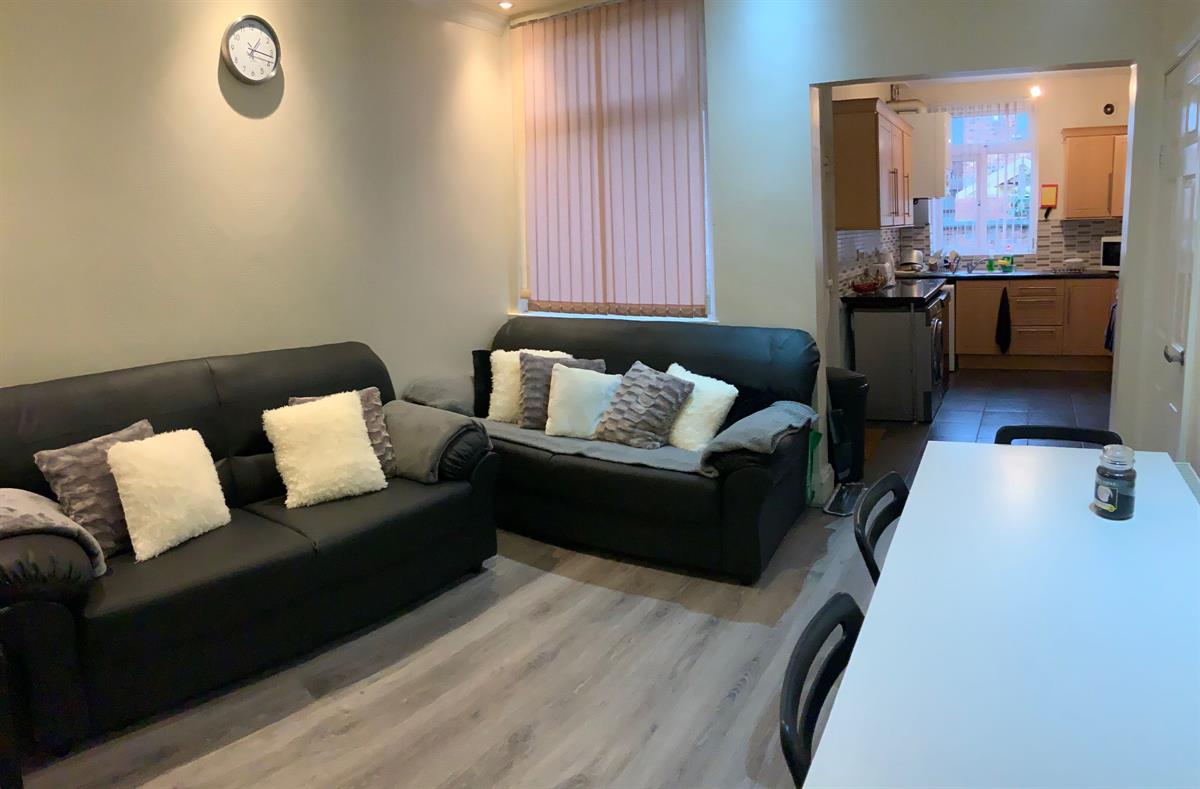 5 bed Mid Terraced House for rent in Manchester. From Buraq Estates