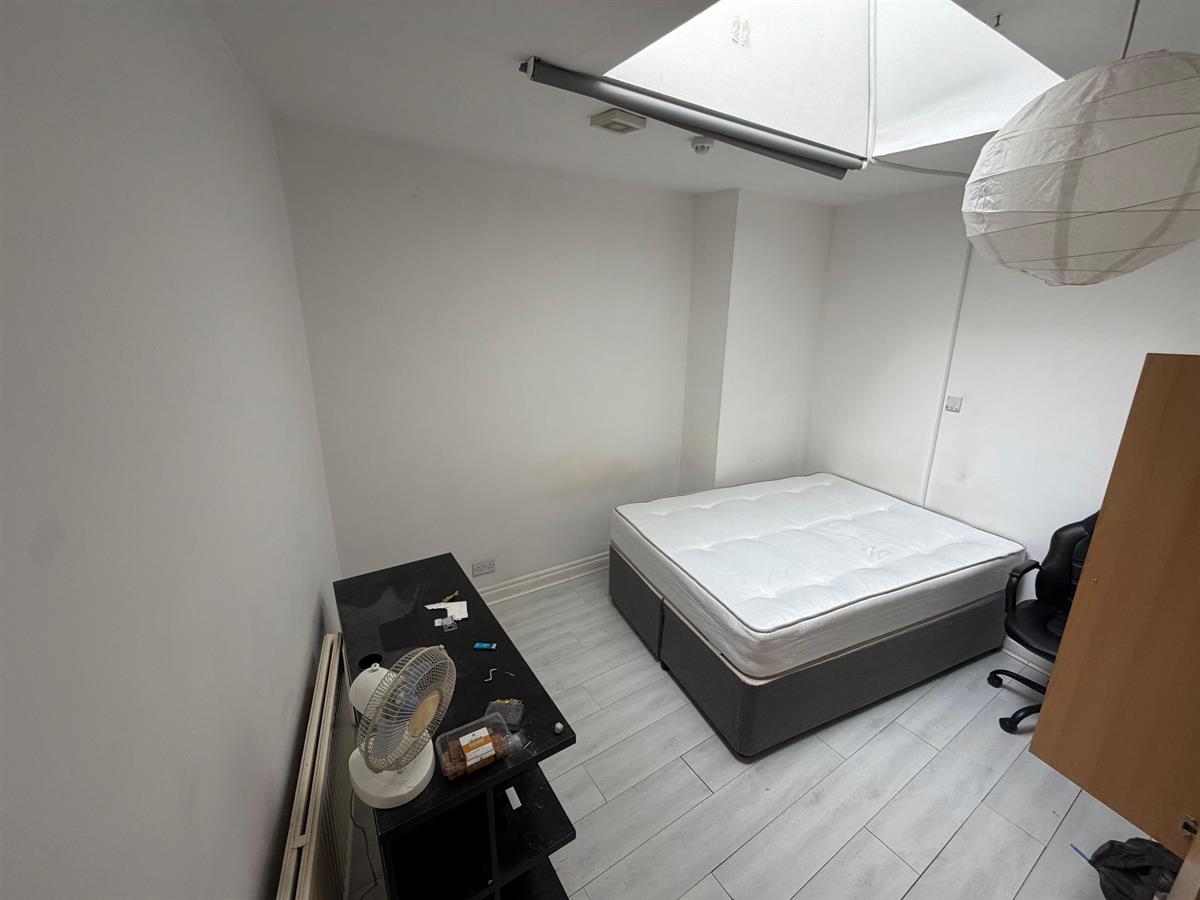 5 bed Apartment for rent in Manchester. From Buraq Estates