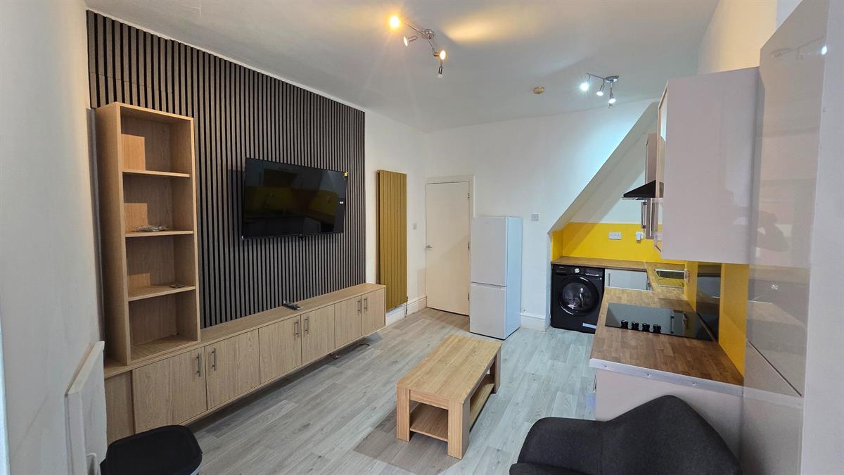 4 bed 1st Floor Flat for rent in Manchester. From Buraq Estates