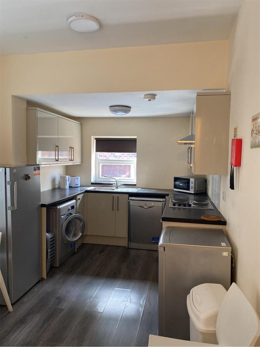4 bed Semi Detached for rent in Manchester. From Buraq Estates 4 bed Semi Detached for rent in Manchester. From Buraq Estates