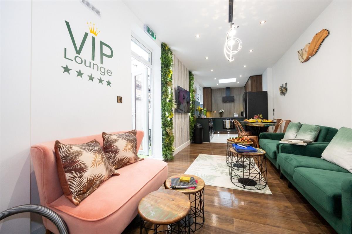 7 bed Mid Terraced House for rent in Manchester. From Buraq Estates