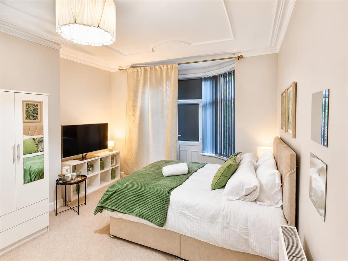 8 bed Semi Detached for rent in Manchester. From Buraq Estates 8 bed Semi Detached for rent in Manchester. From Buraq Estates