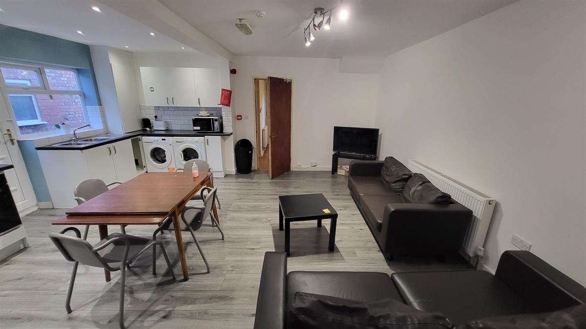 7 bed Semi Detached for rent in Manchester. From Buraq Estates 7 bed Semi Detached for rent in Manchester. From Buraq Estates
