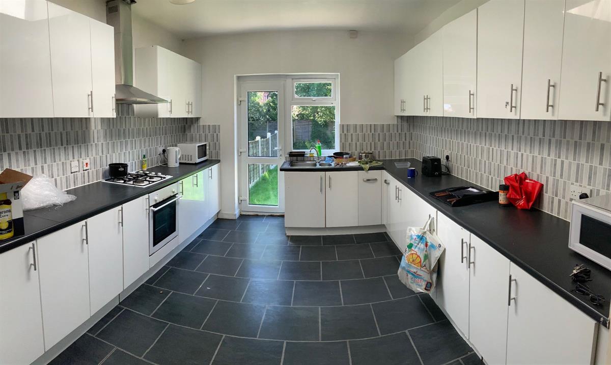 7 bed Mid Terraced House for rent in Manchester. From Buraq Estates