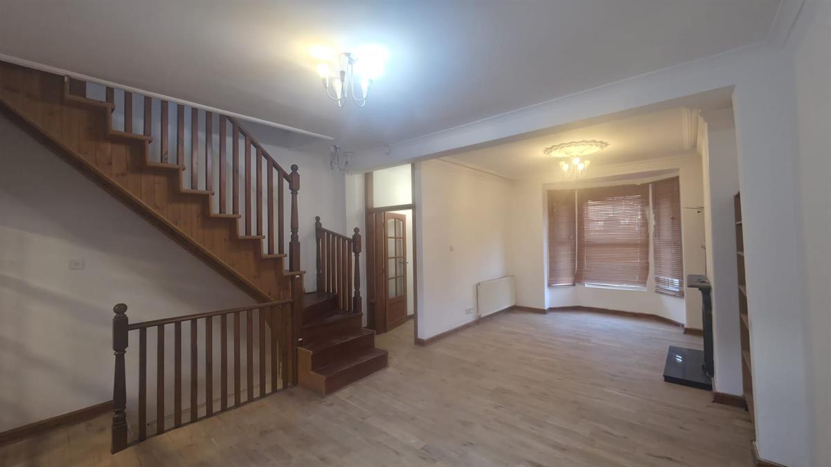 2 bed Mid Terraced House for rent in Altrincham. From Buraq Estates