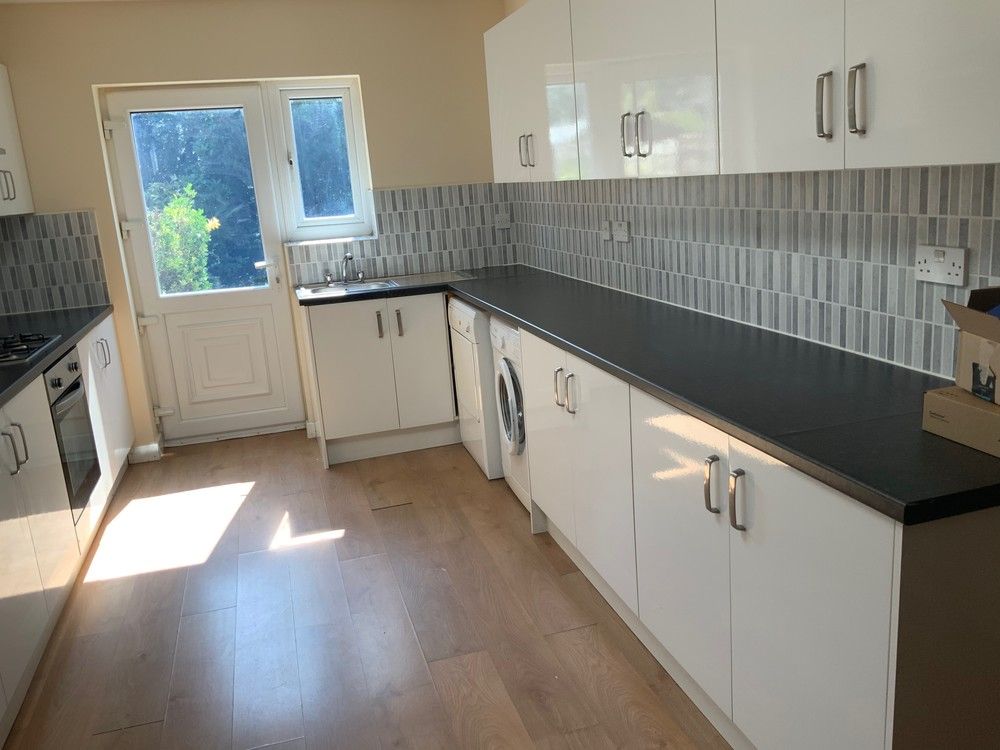 5 bed Semi Detached for rent in Gatley. From Buraq Estates 5 bed Semi Detached for rent in Gatley. From Buraq Estates