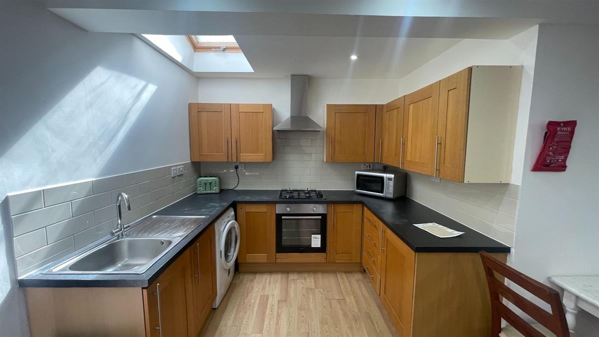 6 bed Semi Detached for rent in Manchester. From Buraq Estates 6 bed Semi Detached for rent in Manchester. From Buraq Estates