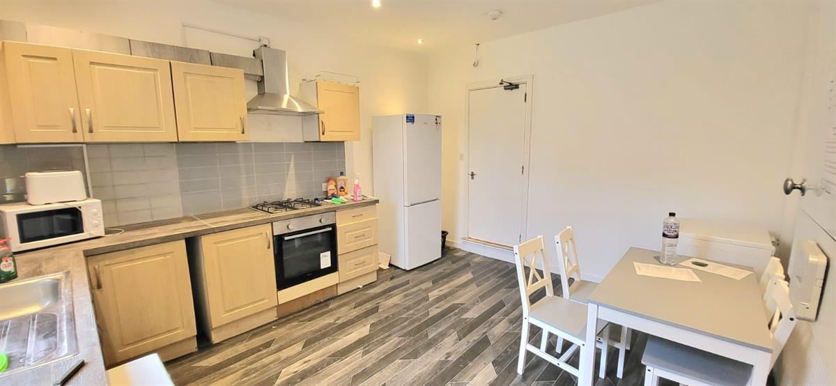 4 bed Semi Detached for rent in Stockport. From Buraq Estates 4 bed Semi Detached for rent in Stockport. From Buraq Estates