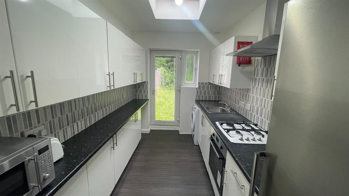 5 bed Semi Detached for rent in Manchester. From Buraq Estates 5 bed Semi Detached for rent in Manchester. From Buraq Estates