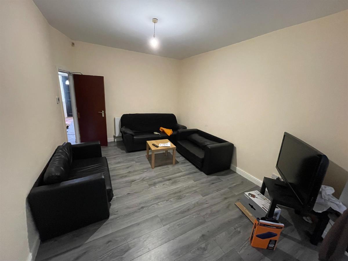 6 bed Semi Detached for rent in Stockport. From Buraq Estates