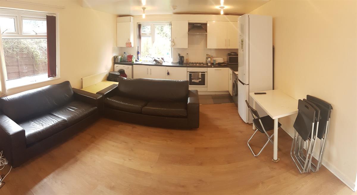 5 bed Semi Detached for rent in Stockport. From Buraq Estates 5 bed Semi Detached for rent in Stockport. From Buraq Estates