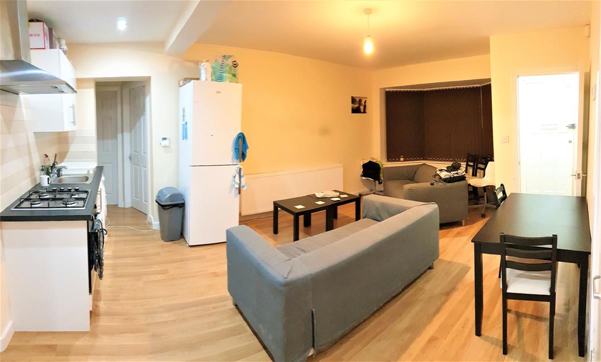 5 bed Semi Detached for rent in Stockport. From Buraq Estates 5 bed Semi Detached for rent in Stockport. From Buraq Estates
