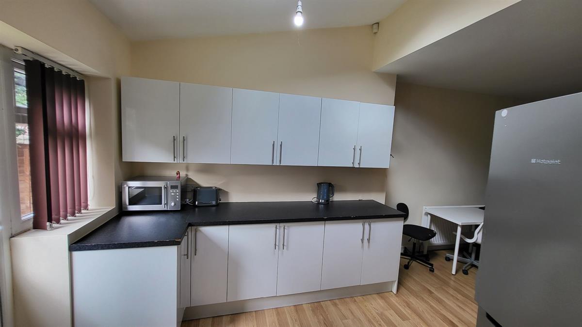 5 bed Semi Detached for rent in Manchester. From Buraq Estates 5 bed Semi Detached for rent in Manchester. From Buraq Estates