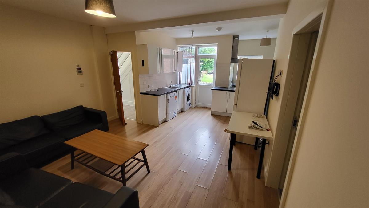 6 bed Semi Detached for rent in Manchester. From Buraq Estates