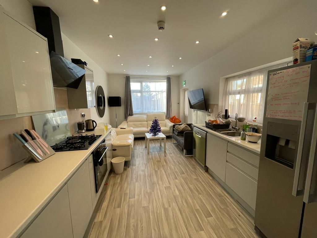 7 bed Mid Terraced House for rent in Stockport. From Buraq Estates 7 bed Mid Terraced House for rent in Stockport. From Buraq Estates