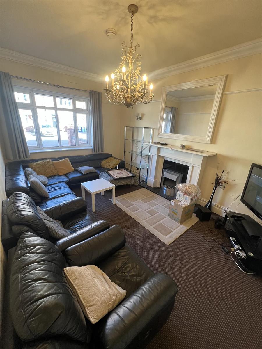 6 bed Semi Detached for rent in Stockport. From Buraq Estates 6 bed Semi Detached for rent in Stockport. From Buraq Estates