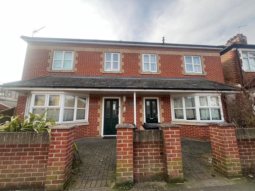 2 bed 1st Floor Flat for rent in Clacton-on-Sea. From Leaders Sales - Clacton-On-Sea