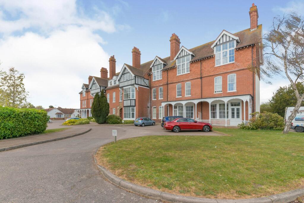 2 bed 1st Floor Flat for rent in Clacton-on-Sea. From Leaders Sales - Clacton-On-Sea
