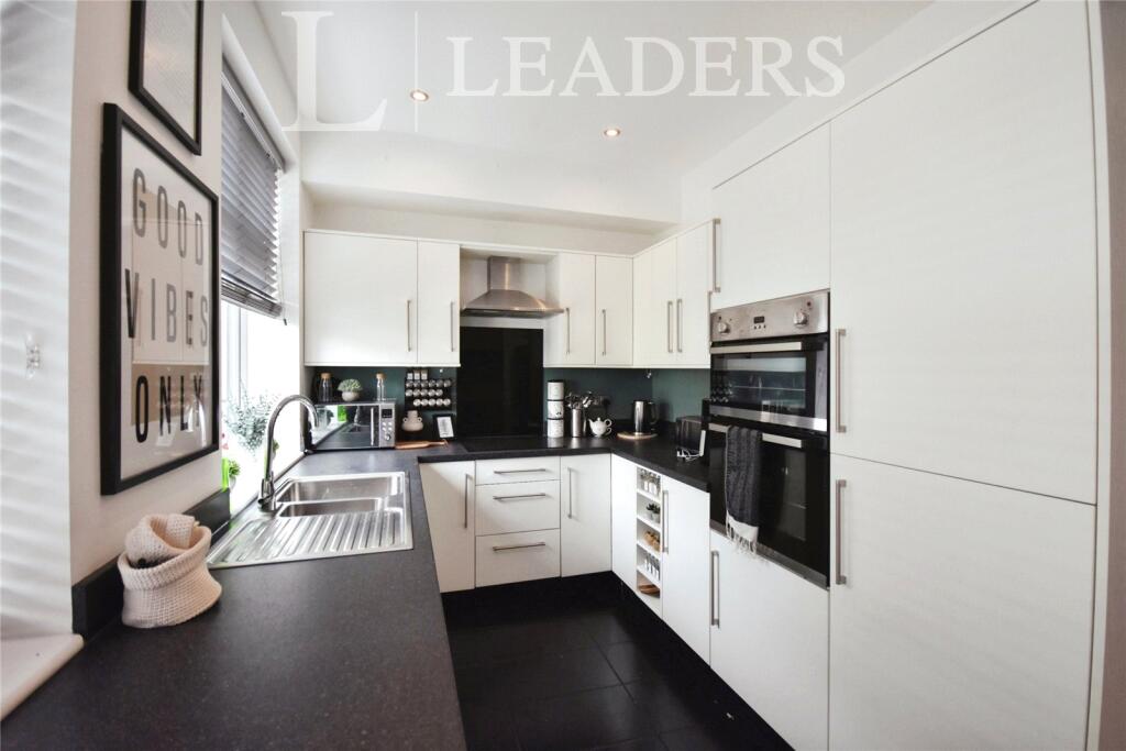 1 bed 1st Floor Flat for rent in Clacton-on-Sea. From Leaders Sales - Clacton-On-Sea