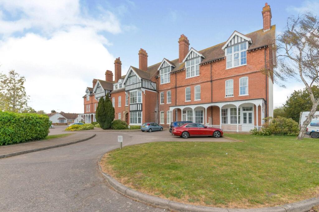 2 bed 1st Floor Flat for rent in Clacton-on-Sea. From Leaders Sales - Clacton-On-Sea