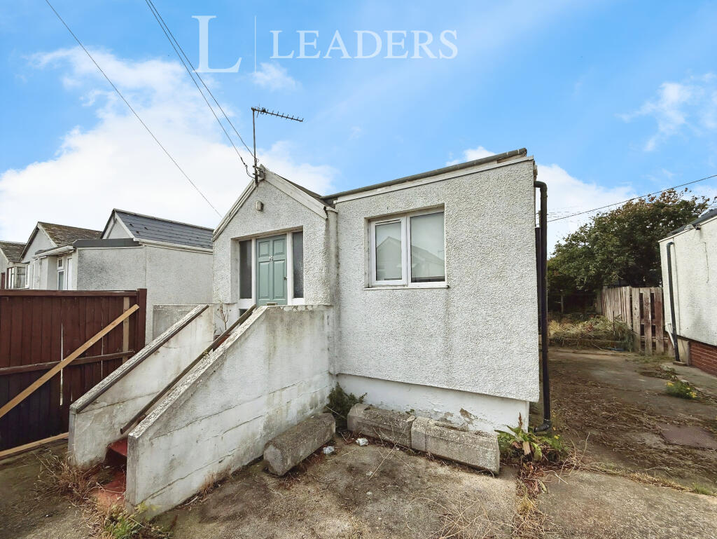 2 bed Bungalow for rent in Jaywick. From Leaders Sales - Clacton-On-Sea