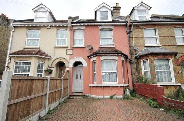 4 bed Mid Terraced House for rent in Clacton-on-Sea. From Leaders Sales - Clacton-On-Sea