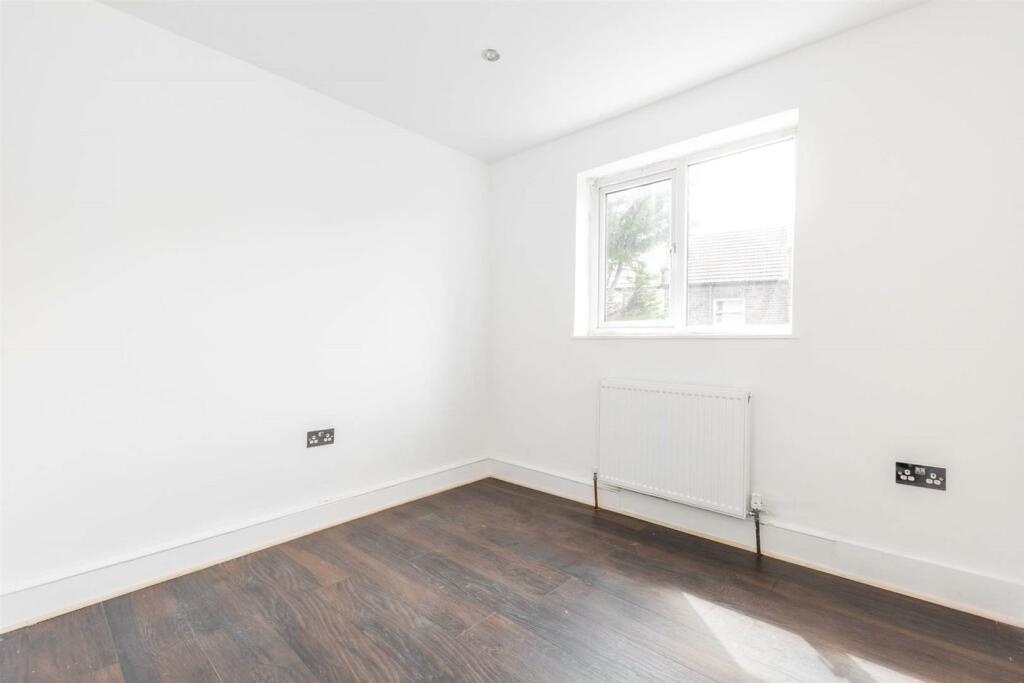 2 bed Apartment for rent in Woodford. From Birchills Estate Agents