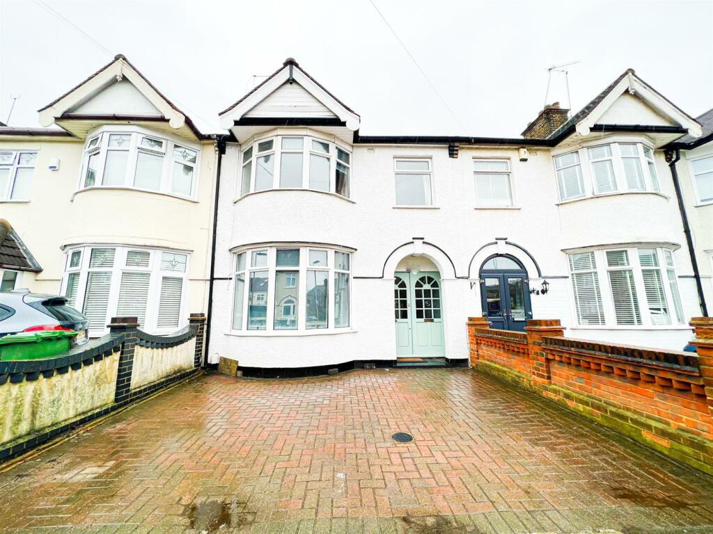 3 bed Mid Terraced House for rent in Barking. From Birchills Estate Agents
