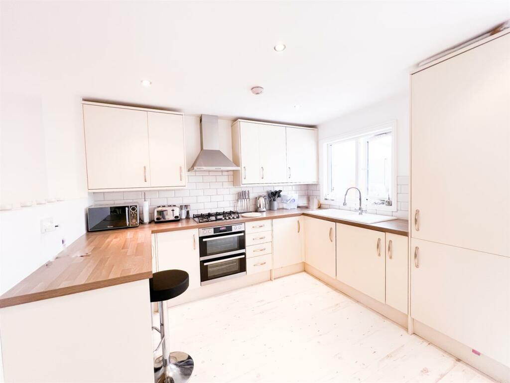 3 bed Apartment for rent in West Ham. From Birchills Estate Agents