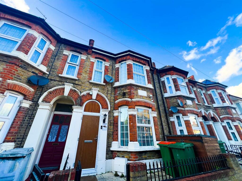 4 bed Mid Terraced House for rent in Stratford. From Birchills Estate Agents