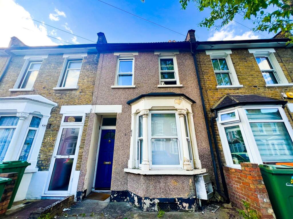 2 bed Mid Terraced House for rent in Stratford. From Birchills Estate Agents