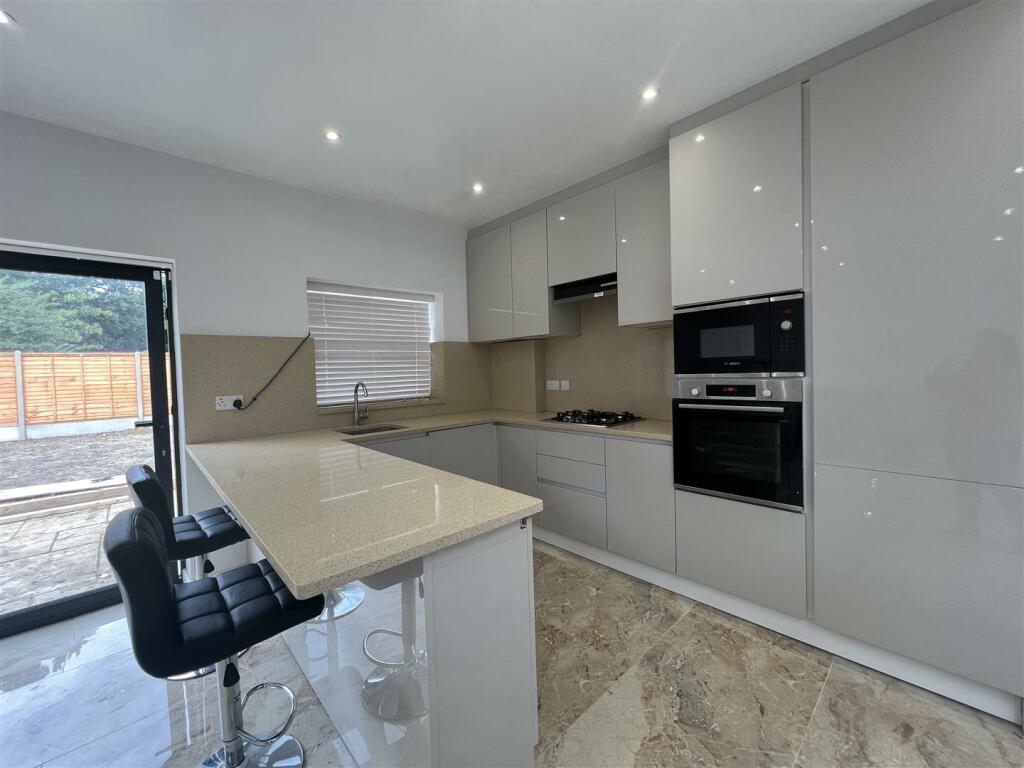 3 bed Flat for rent in Leyton. From Birchills Estate Agents