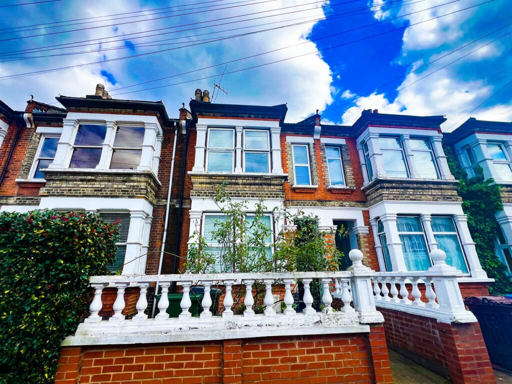 4 bed Mid Terraced House for rent in Walthamstow. From Birchills Estate Agents