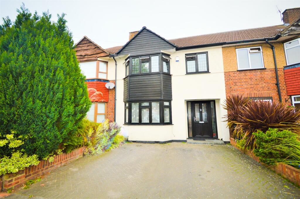 3 bed Mid Terraced House for rent in Ilford. From Birchills Estate Agents