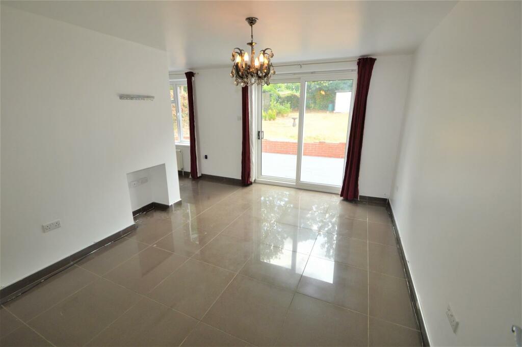 2 bed Flat for rent in Woodford. From Birchills Estate Agents