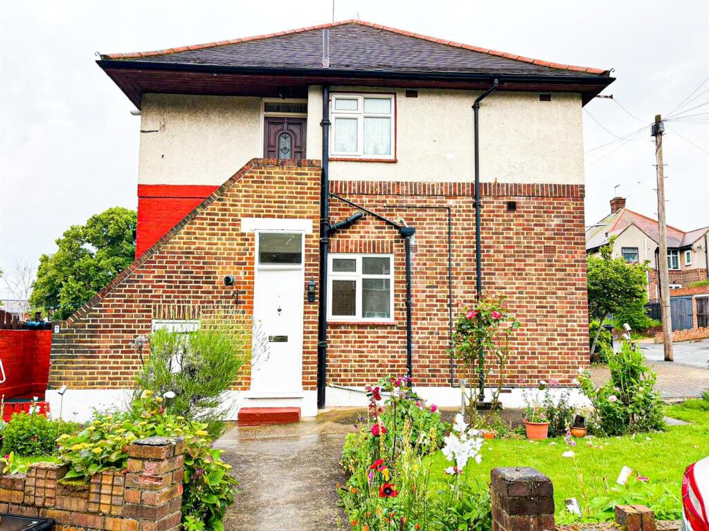 2 bed House (unspecified) for rent in Woodford. From Birchills Estate Agents