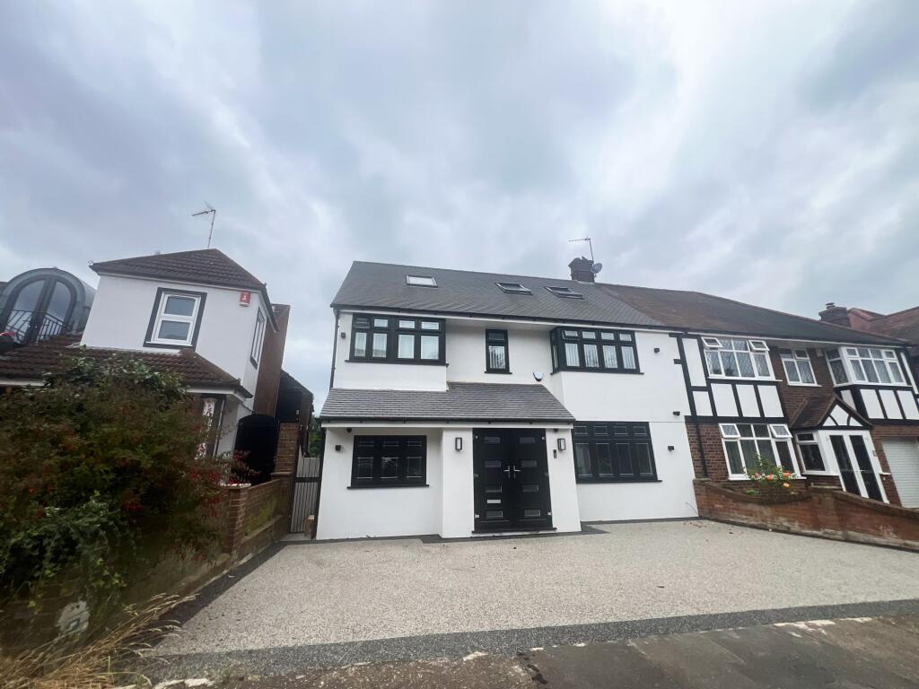 5 bed Semi Detached for rent in Chigwell. From Birchills - London