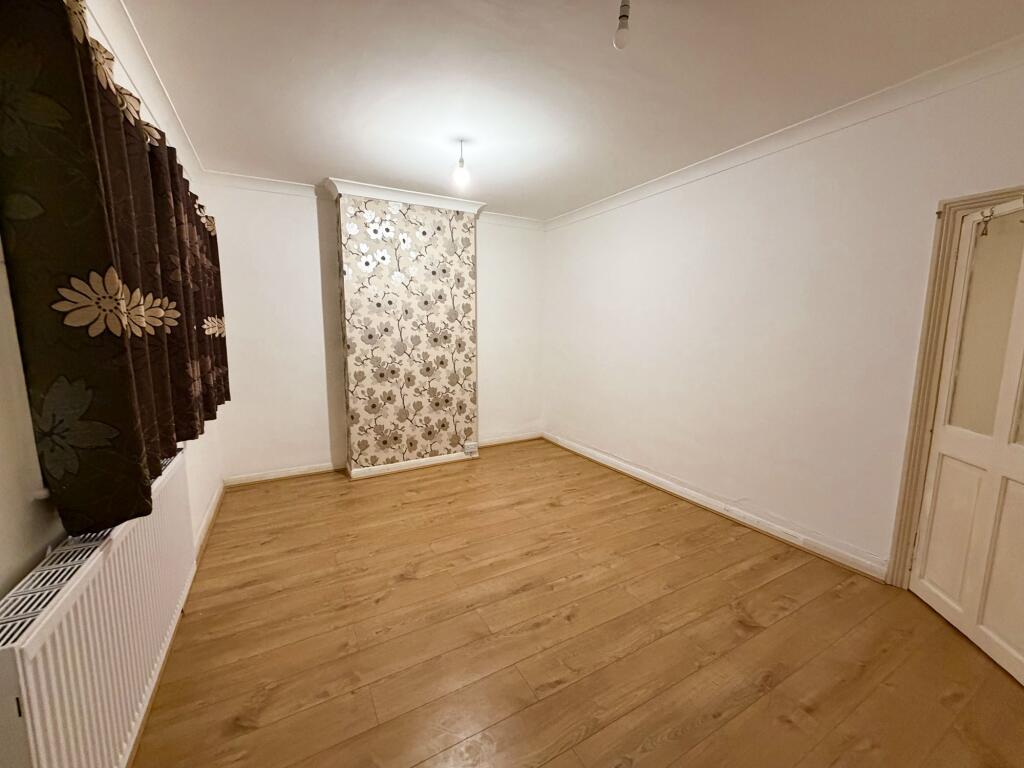 3 bed Mid Terraced House for rent in London. From Birchills - London